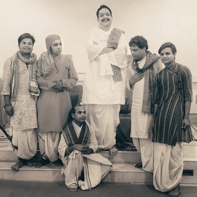 thumb_49554_3_With Sri Sri Ananda Gosvamiji.jpg